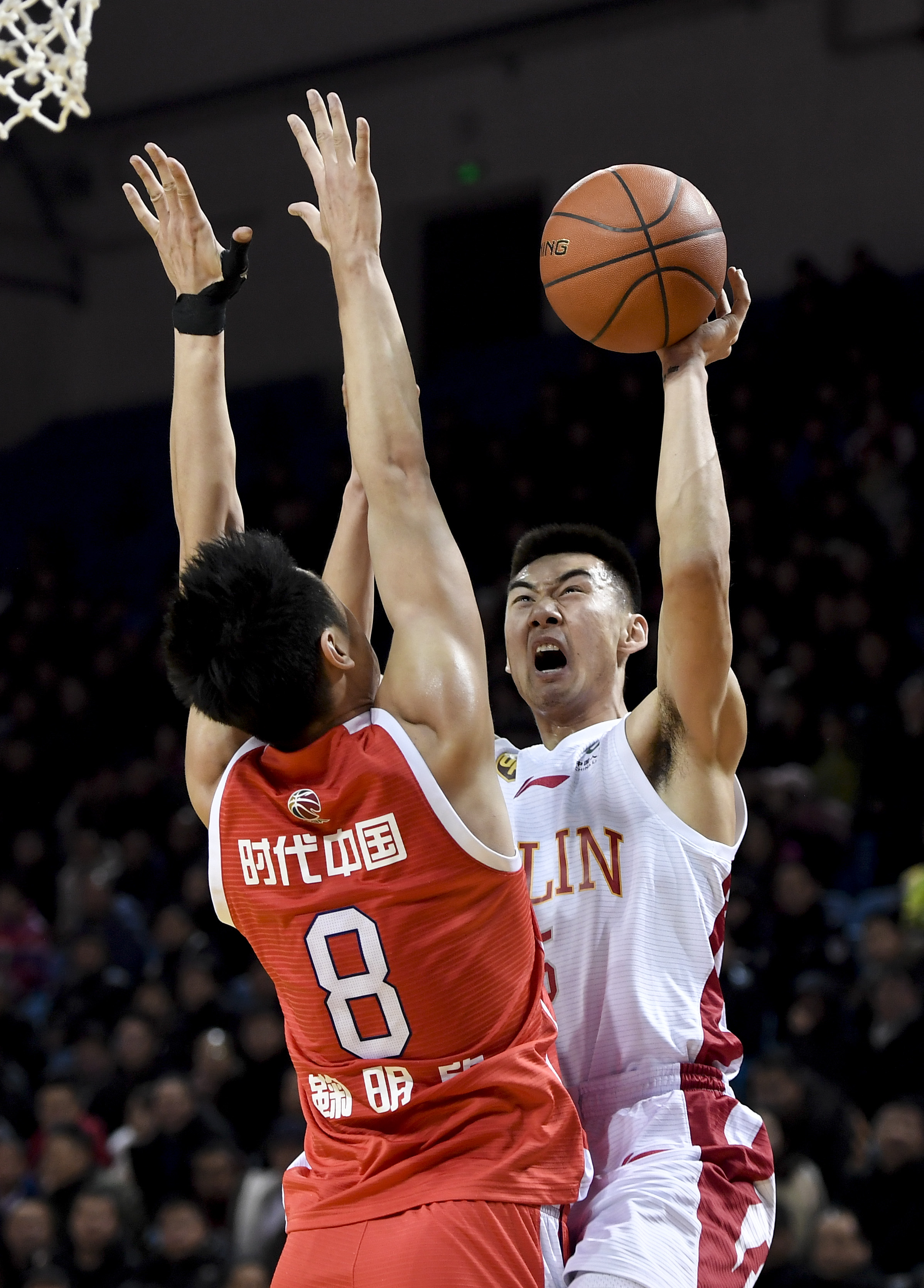 何以更英超 何以更英超